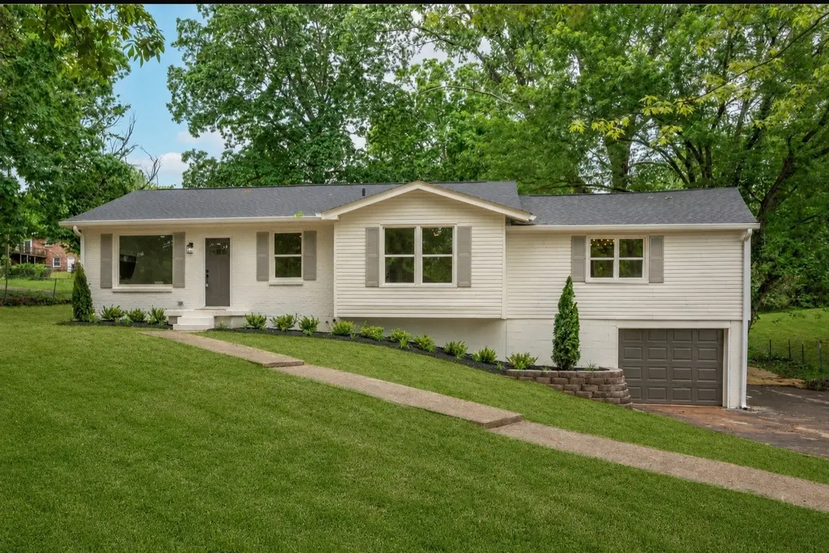 312 Bluebird Ln, Dickson, TN 37055