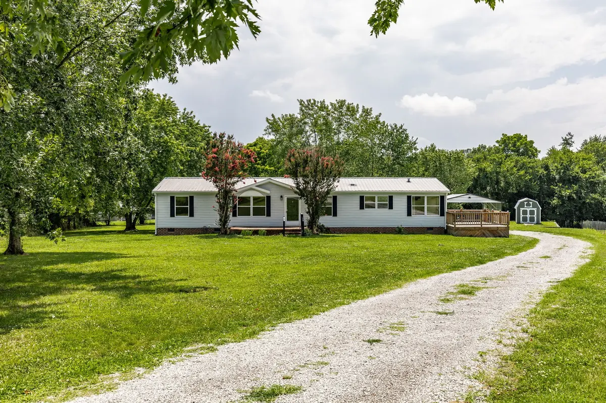 1027 LBJ Ct, Gallatin, TN 37066
