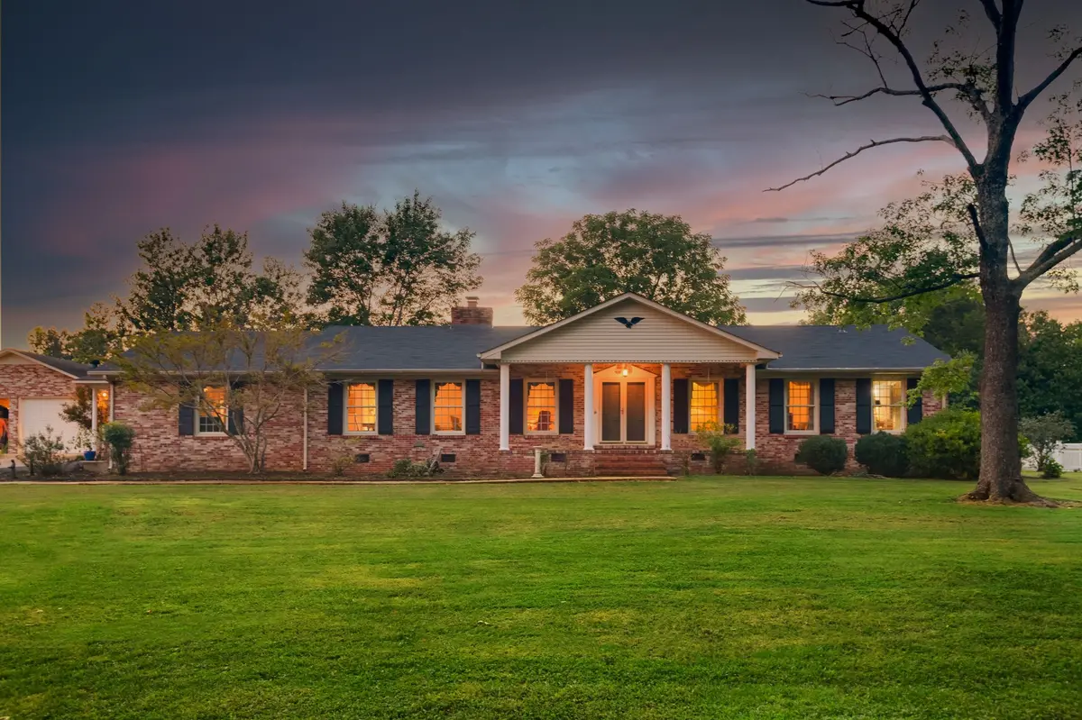 204 Greenbriar Ave, Shelbyville, TN 37160