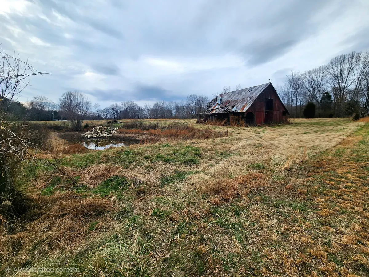 1 Houston Fielder Rd, Clarksville, TN 37043
