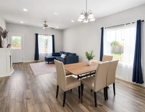 1924 Split Rock RD, New Braunfels, TX 78130