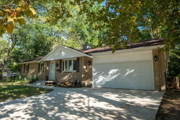 11607 Ridge DR, Sugar Creek, MO 64054