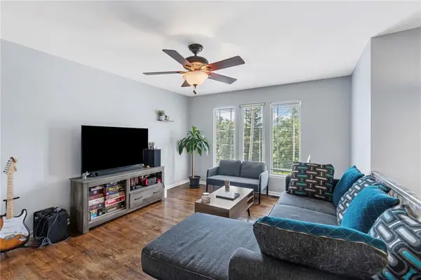 1403 Dickinson RD, Independence, MO 64050
