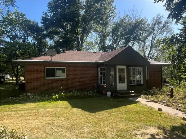 20269 McLouth RD, Tonganoxie, KS 66086