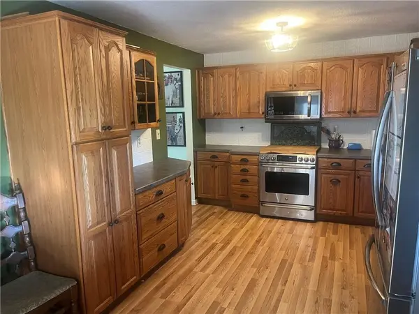20269 McLouth RD, Tonganoxie, KS 66086