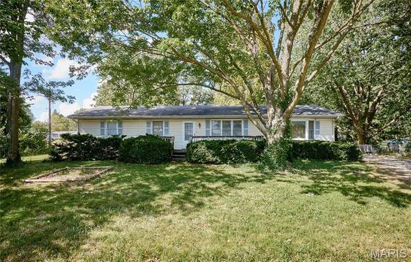 5 E Bibb DR, Bowling Green, MO 63334