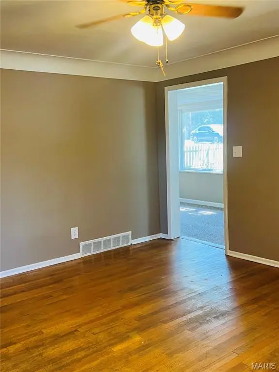 940 W Delmar AVE, Godfrey, IL 62035