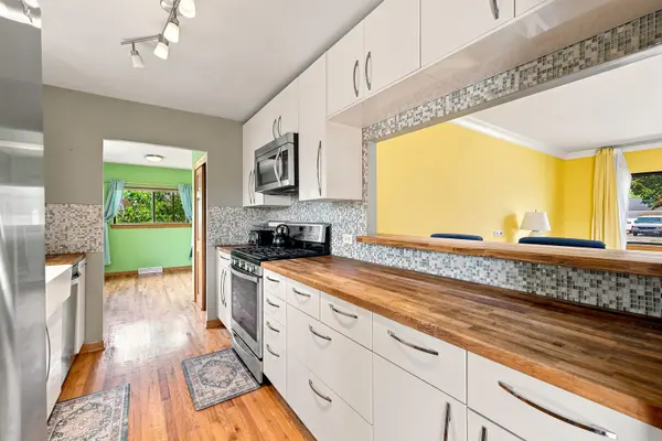 935 Anderson TER, Des Plaines, IL 60016