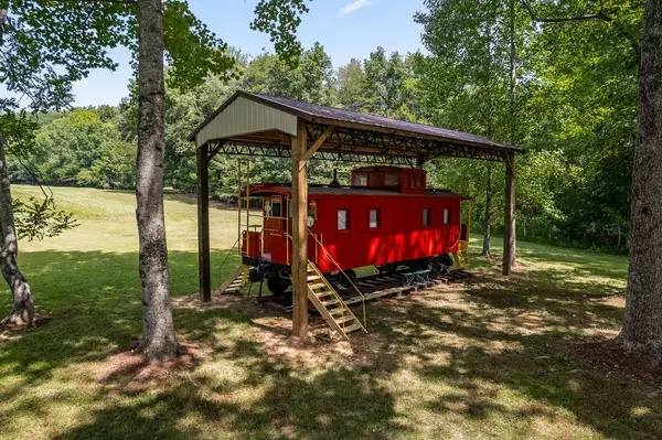 2641 Stamps Shady Grove Rd, Monterey, TN 38574