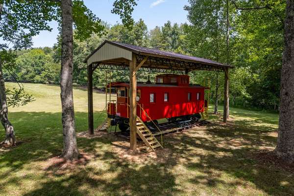 2641 Stamps Shady Grove Rd, Monterey, TN 38574