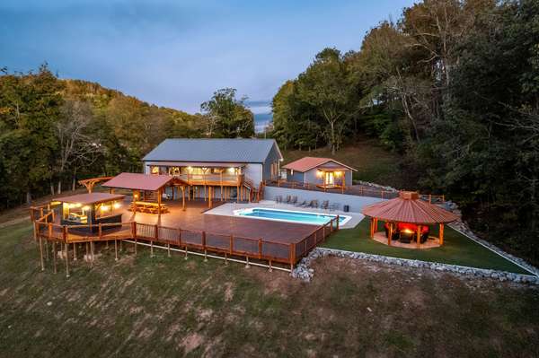 43 Landfill Ln, Brush Creek, TN 38547