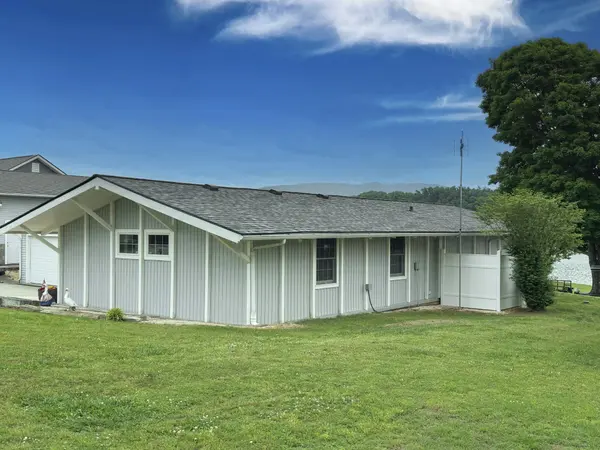 1648 Canal Ln, Dandridge, TN 37725