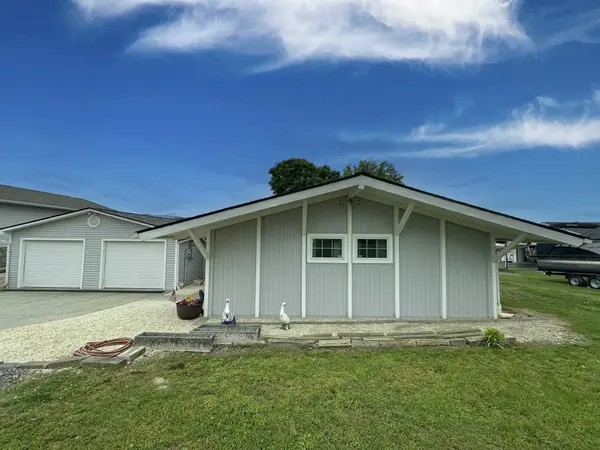 1648 Canal Ln, Dandridge, TN 37725