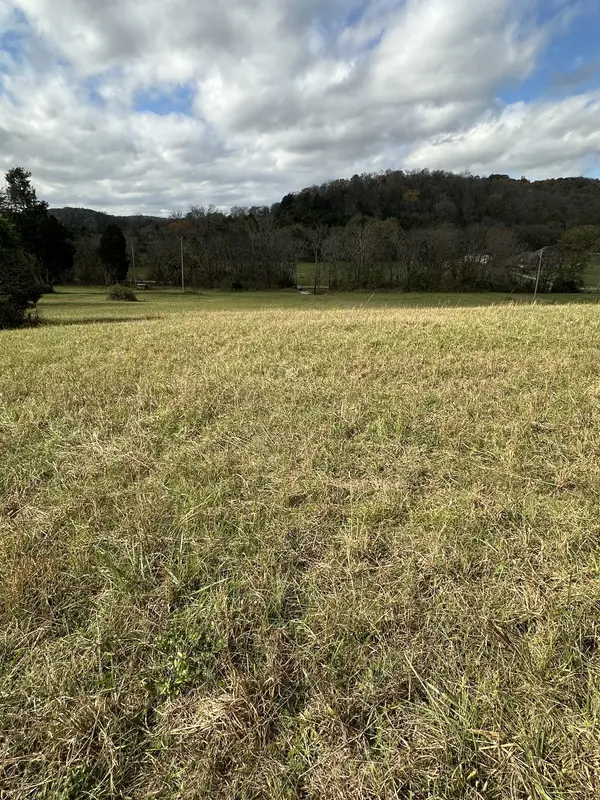 772 Rock Bridge Rd, Bethpage, TN 37022