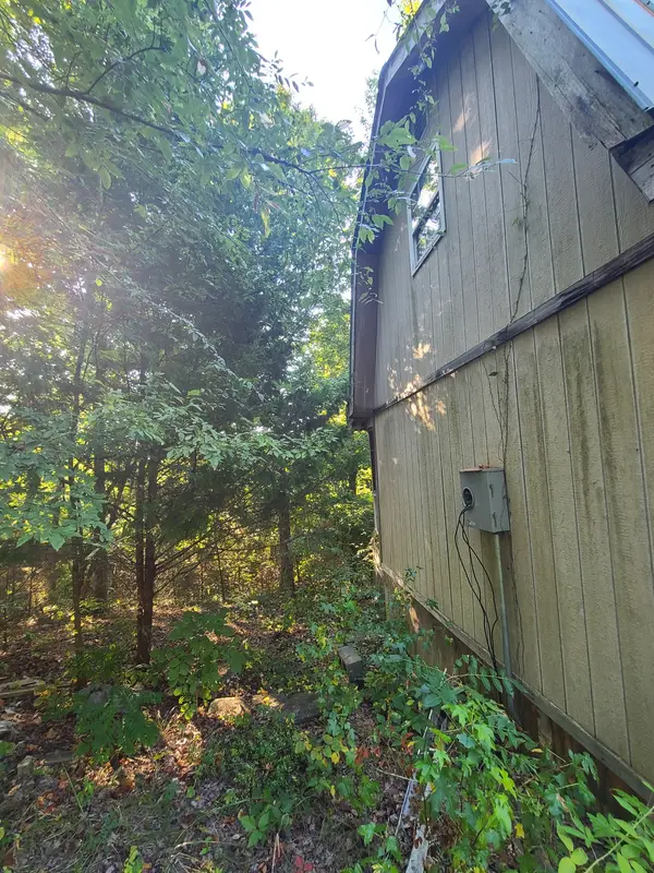 477 Leatherwood Lake Rd, Stewart, TN 37175