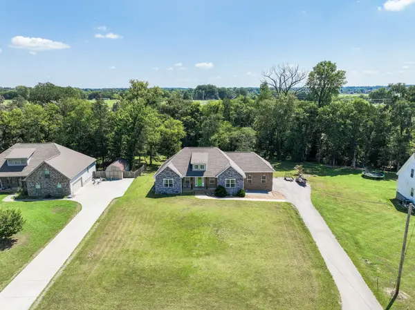 1518 Azalee Ln, Chapel Hill, TN 37034