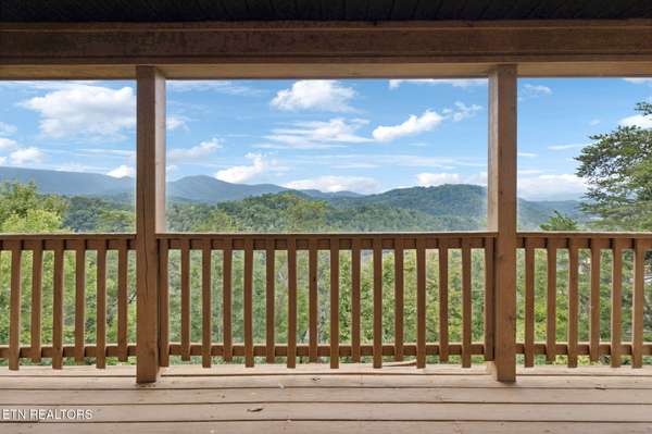 4429 New Pioneer Tr, Pigeon Forge, TN 37863