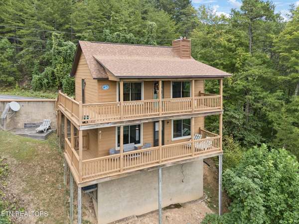 4429 New Pioneer Tr, Pigeon Forge, TN 37863