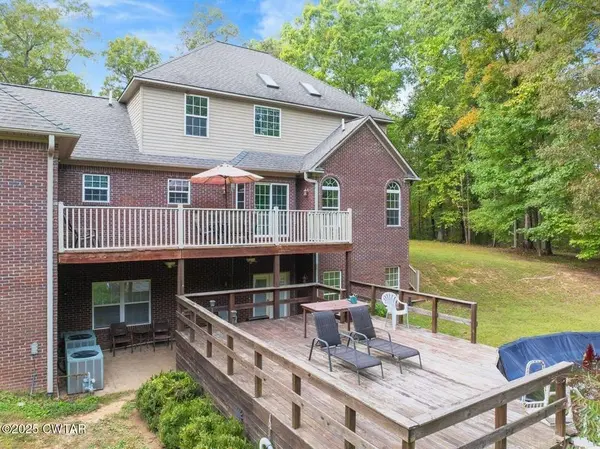 2400 Sand Ridge Bargerton Rd, Lexington, TN 38351