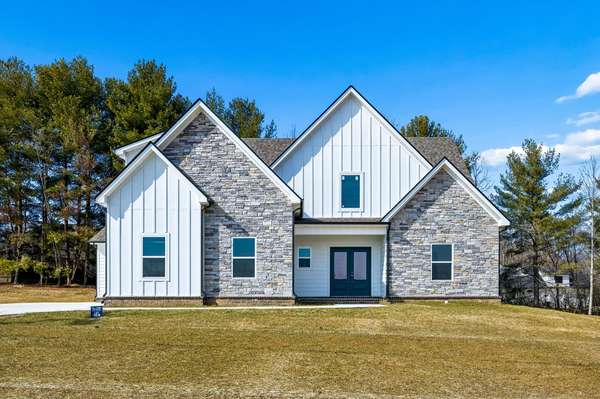 281 Estates Dr, Smithville, TN 37166