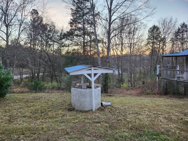 380 Co Rd 875, Etowah, TN 37331