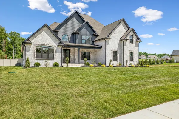 370 Young Ln, Pleasant View, TN 37146