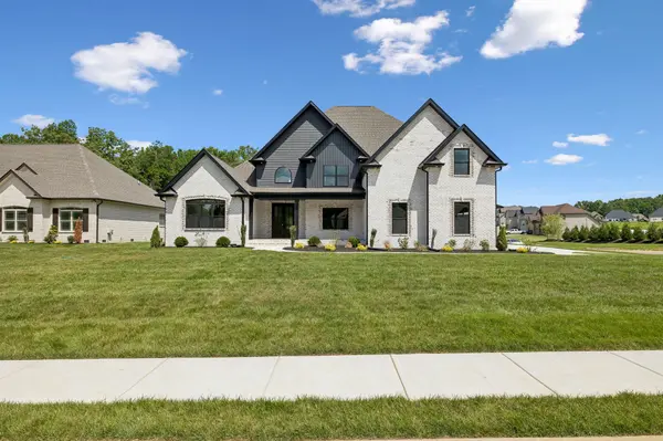 370 Young Ln, Pleasant View, TN 37146