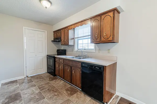 200 Hugh Hunter Rd, Oak Grove, KY 42262