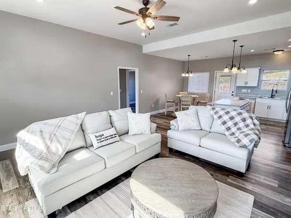 813 Clear Sail Way, Dandridge, TN 37725