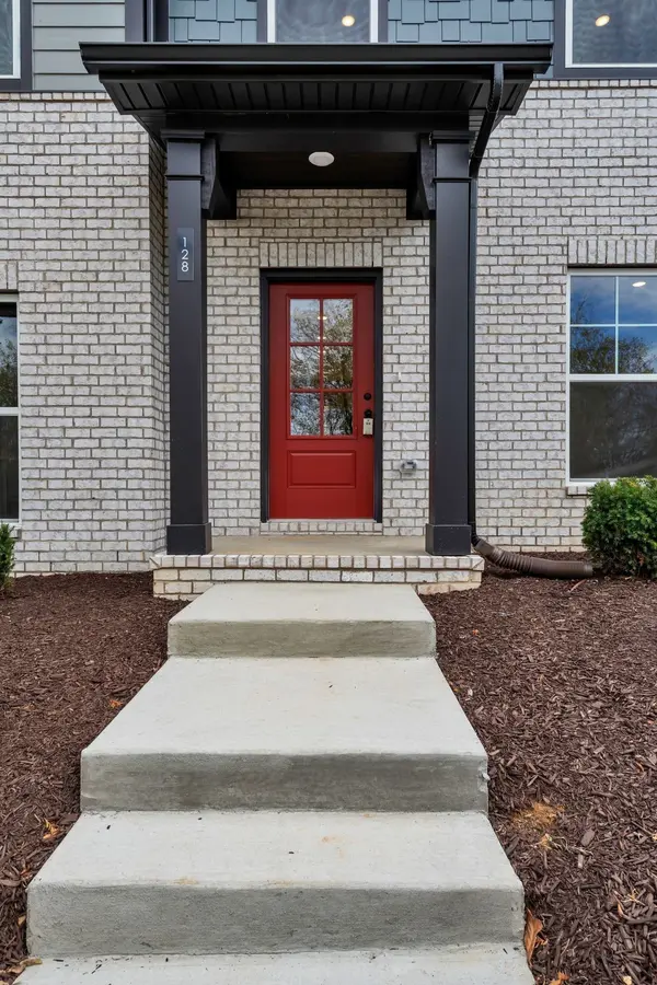 350 Twig PVT Court, Hendersonville, TN 37075