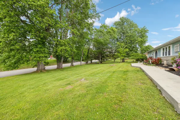 604 College Ave #E, Carthage, TN 37030
