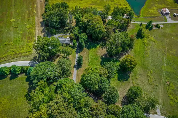 5036 Pendergrass Rd, Byrdstown, TN 38549