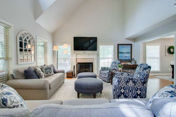 800 Harbor Dr, Lancaster, TN 38569