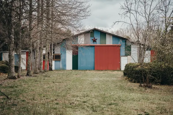 233 Taylor Lake Rd, Morrison, TN 37357