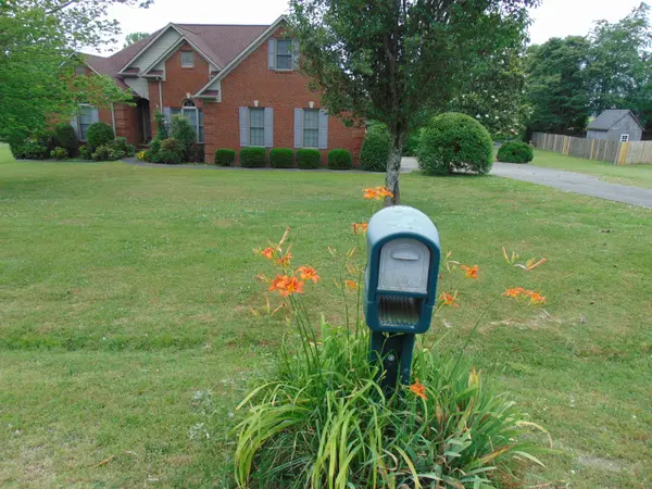 17 Eastridge Rd, Fayetteville, TN 37334