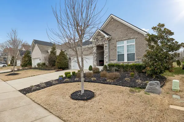 206 Woodhall Ct, White House, TN 37188