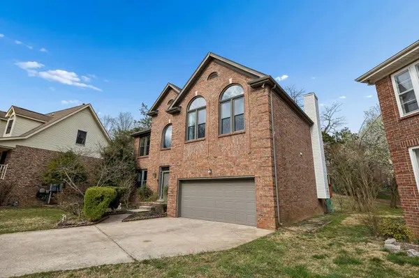 2213 S Ashford Ct, Nashville, TN 37214