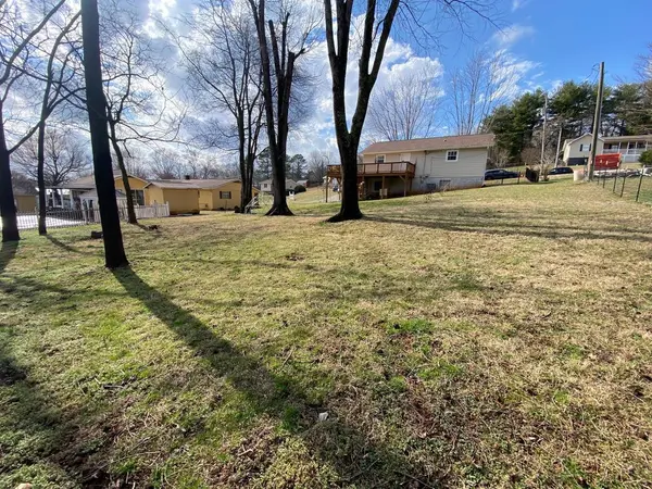 210 Heuer St, Sweetwater, TN 37874