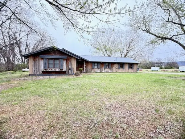 2575 Spur Rd, Decherd, TN 37324