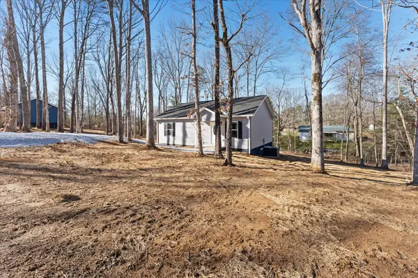 18 Central St, Tracy City, TN 37387