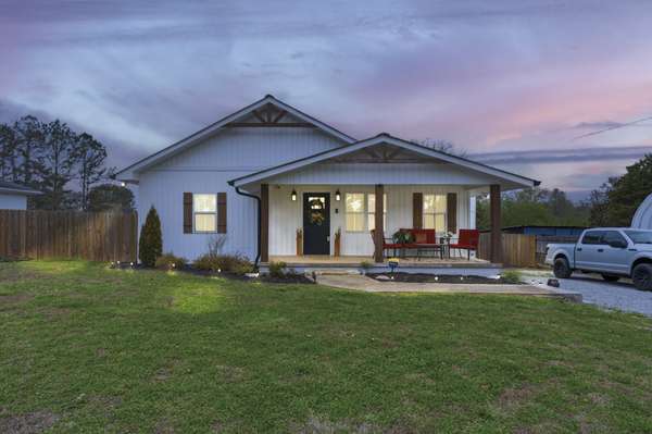 411 2nd Ave #S, Loretto, TN 38469