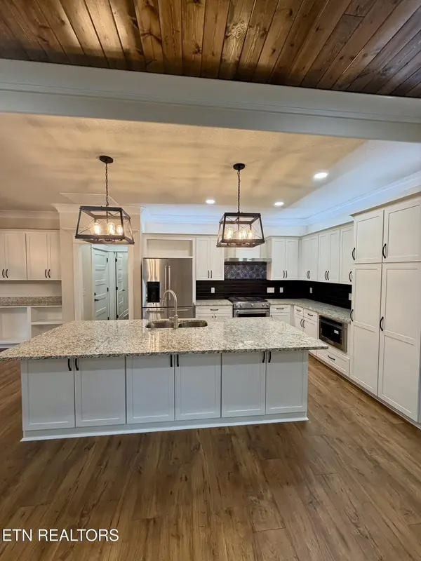 414 Beachwood Drive, Crossville, TN 38558