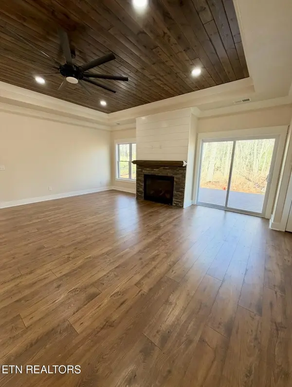 414 Beachwood Drive, Crossville, TN 38558