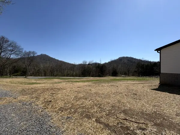 307 Enigma Rd, Chestnut Mound, TN 38552