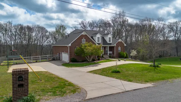 2060 Hickory Dr, Springfield, TN 37172