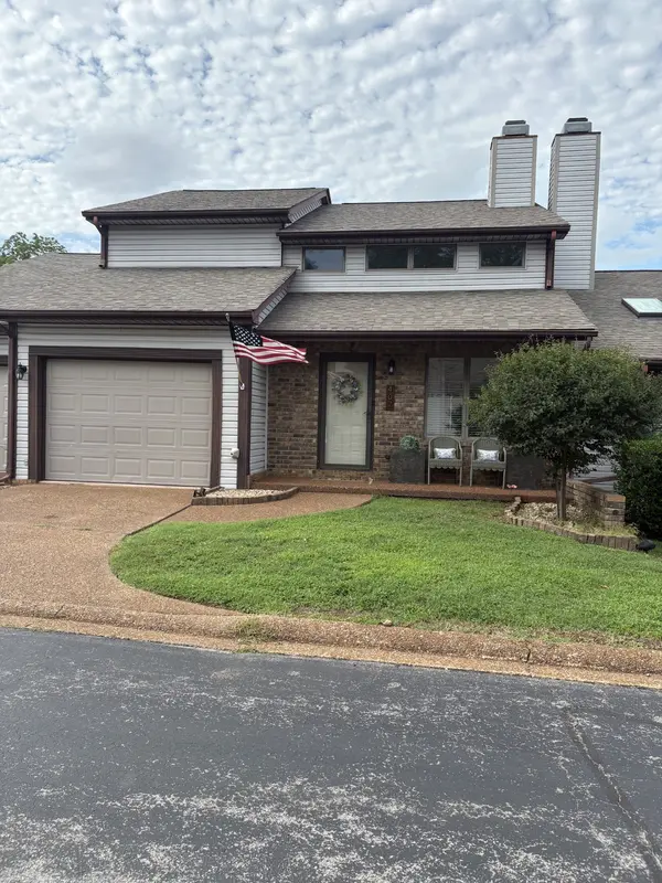 407 Country Club Ct, Clarksville, TN 37043