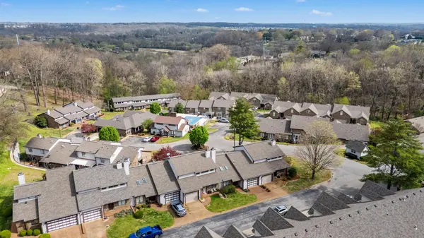 407 Country Club Ct, Clarksville, TN 37043