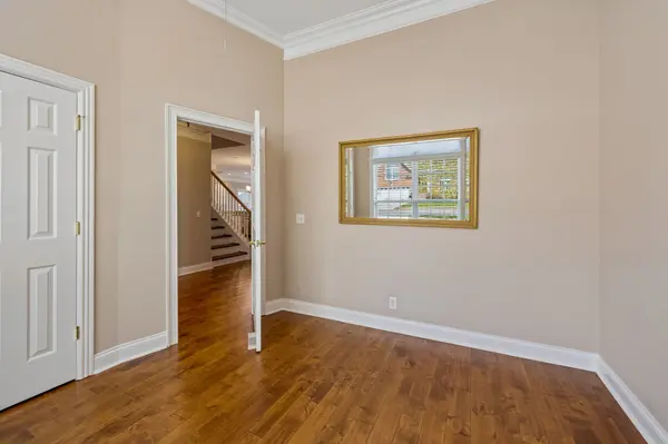 1075 Isaac Franklin Dr, Gallatin, TN 37066
