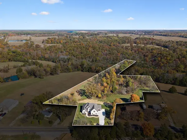 2895 Cooper Creek Rd, Woodlawn, TN 37191