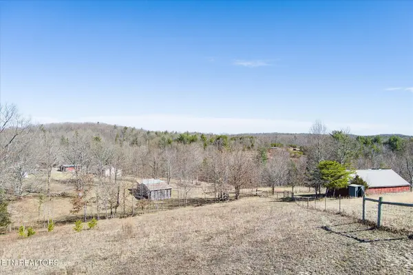 102 Flat Rock Rd, Deer Lodge, TN 37726
